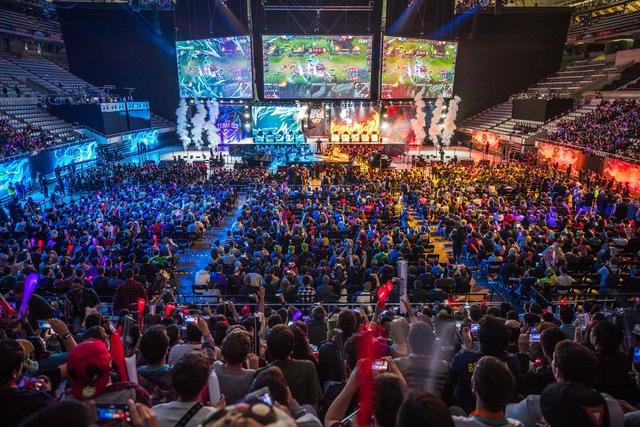 两位篮球巨 两位篮球巨